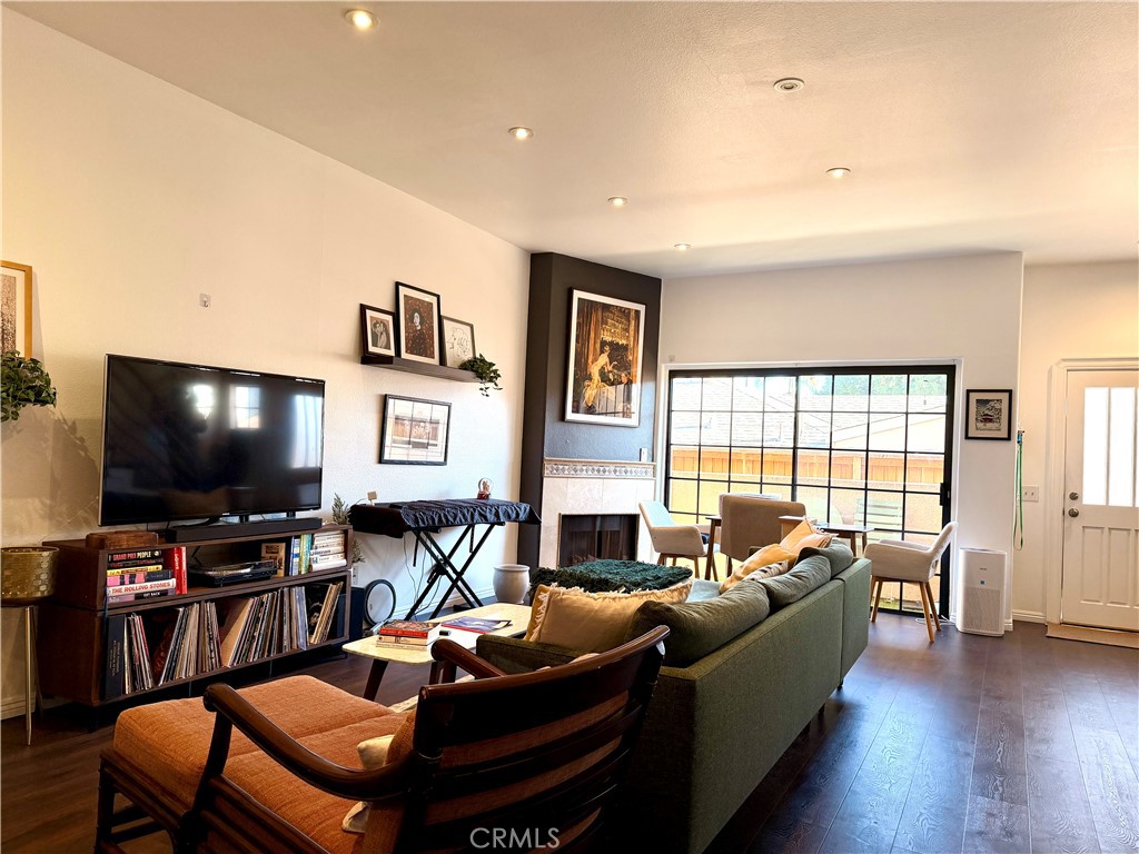 MLS #OC25269379 image #1