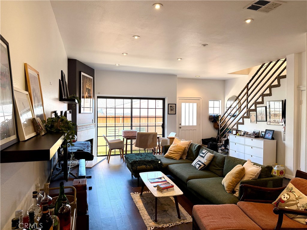 MLS #OC25269379 image #2