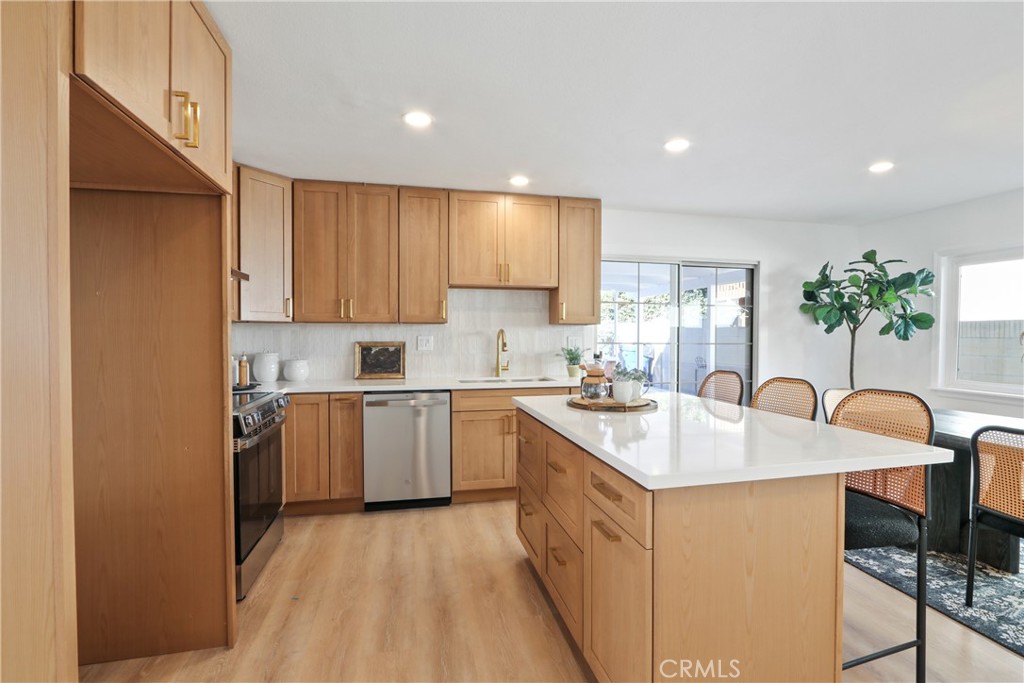 MLS #OC25269398 image #1