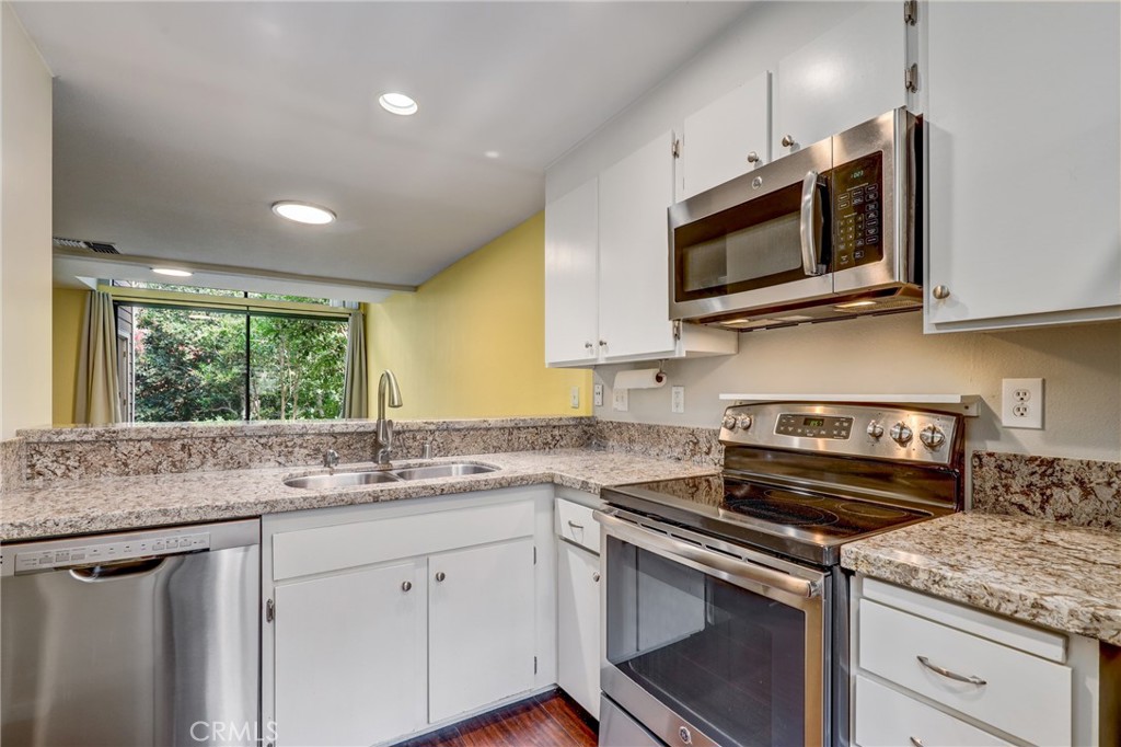 MLS #OC25269447 image #8