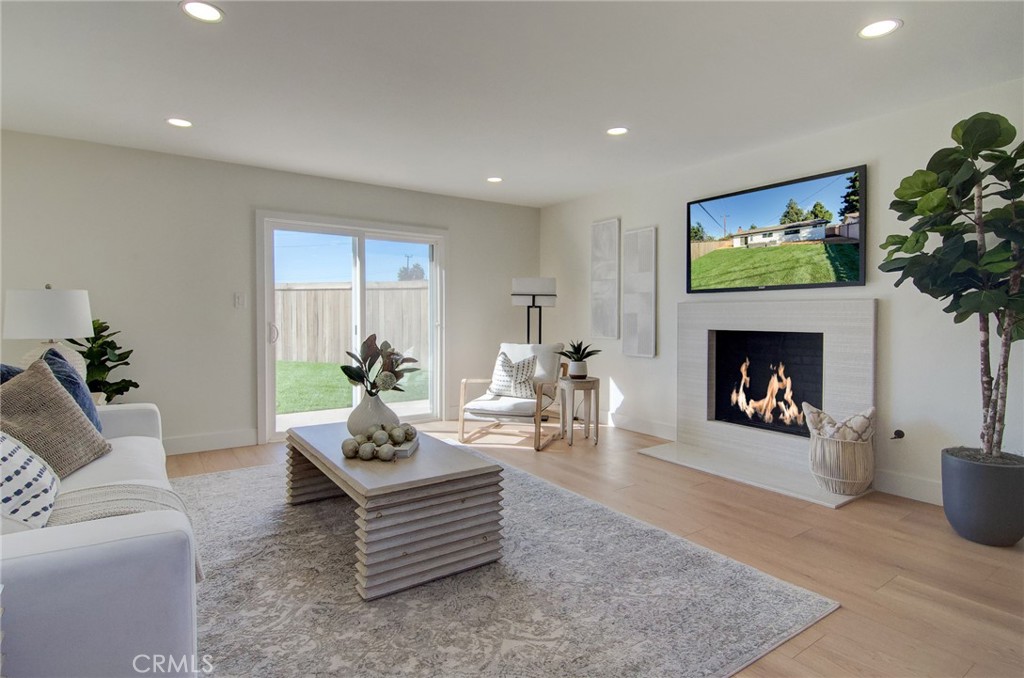 MLS #OC25269502 image #4