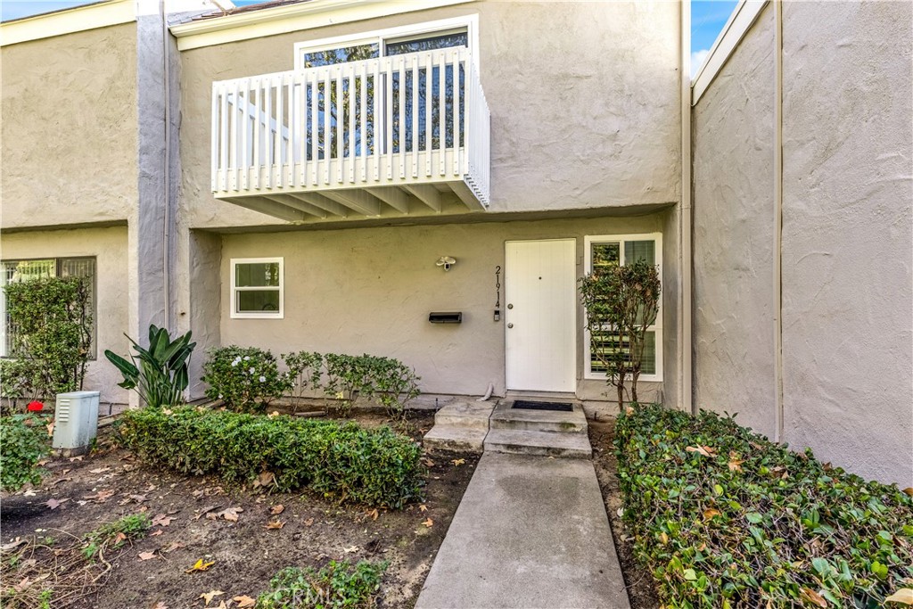 MLS #OC25269572 image #1