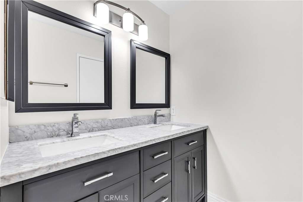 MLS #OC25269572 image #17