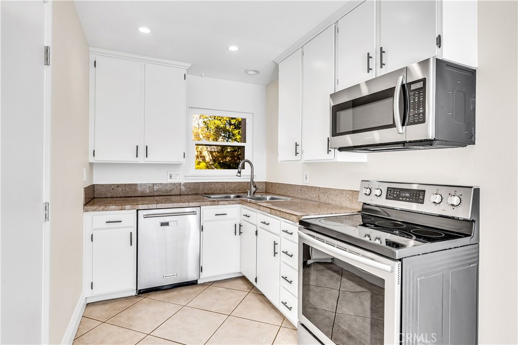 MLS #OC25269572 image #2