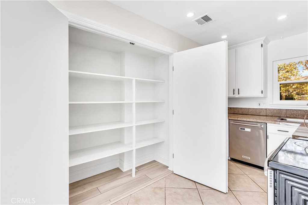 MLS #OC25269572 image #6