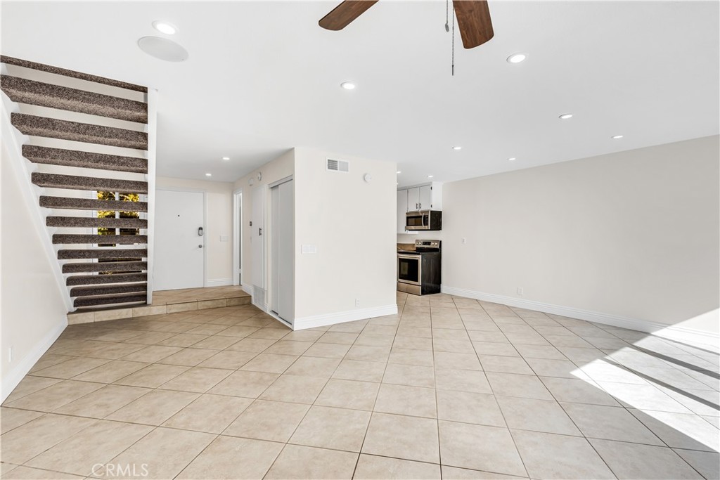 MLS #OC25269572 image #8