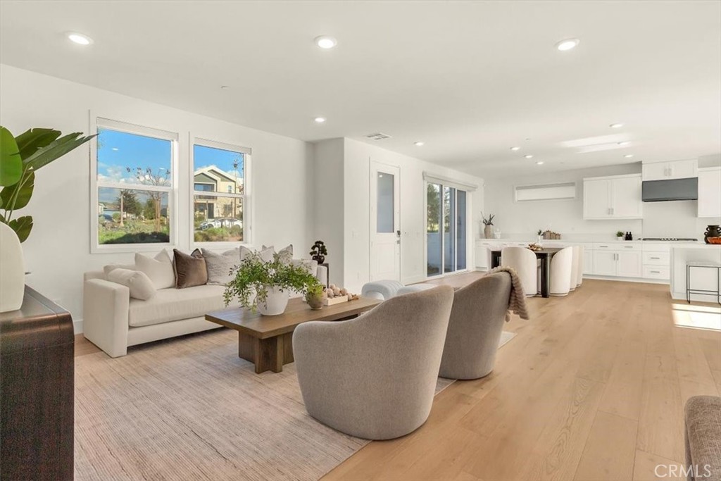 MLS #OC25269602 image #10