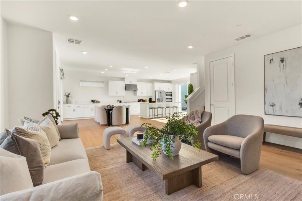 MLS #OC25269602 image #8