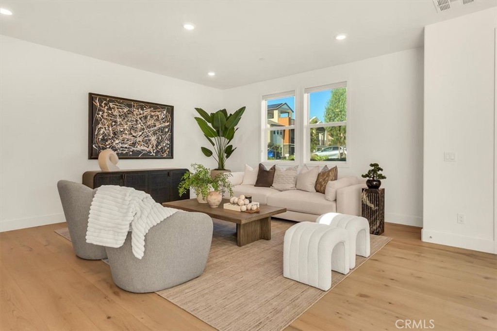 MLS #OC25269602 image #9