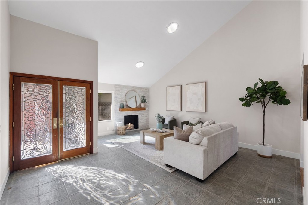 MLS #OC25269688 image #4