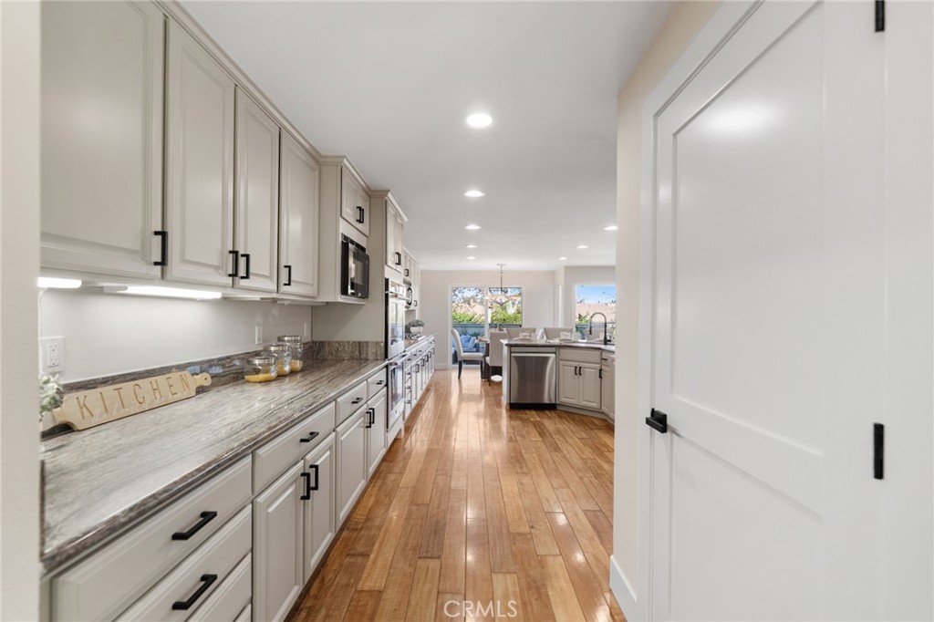 MLS #OC25269688 image #8