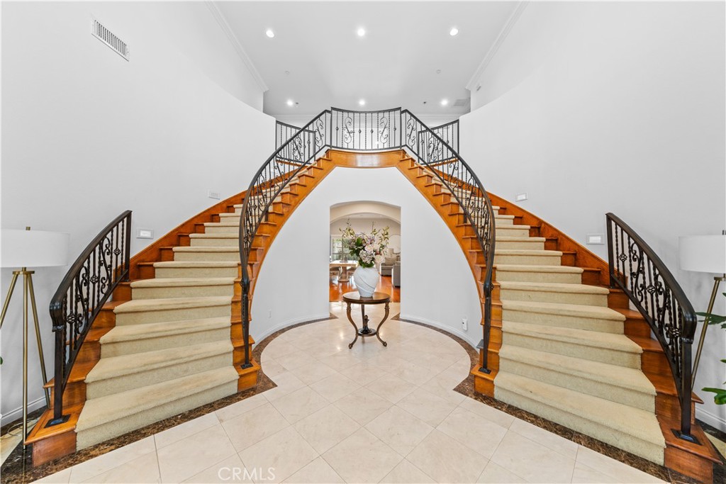 MLS #OC25269706 image #2