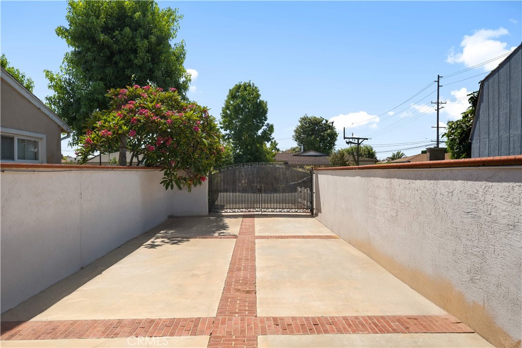 MLS #OC25269706 image #21