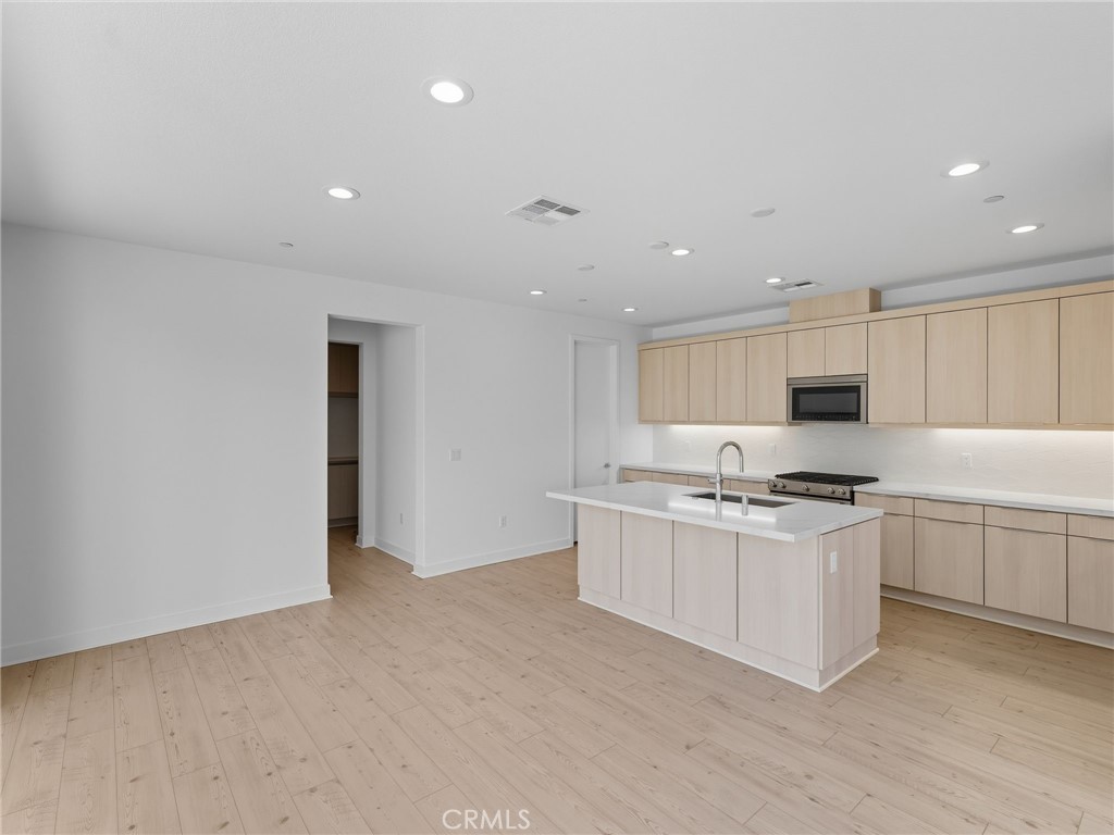 MLS #OC25269729 image #5