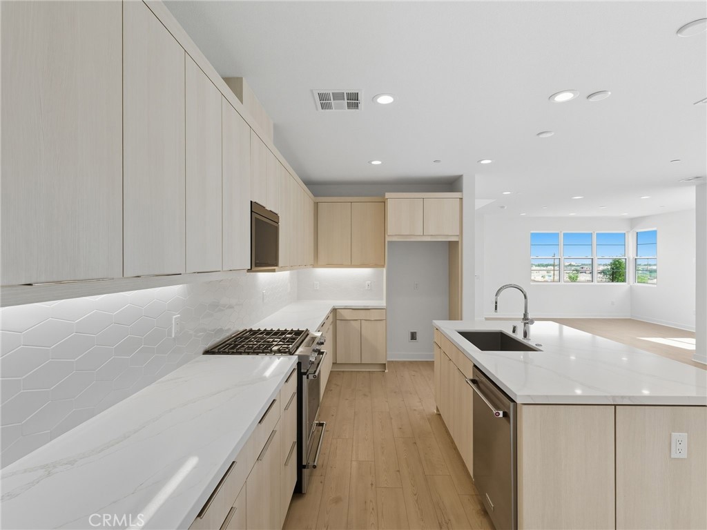 MLS #OC25269729 image #7