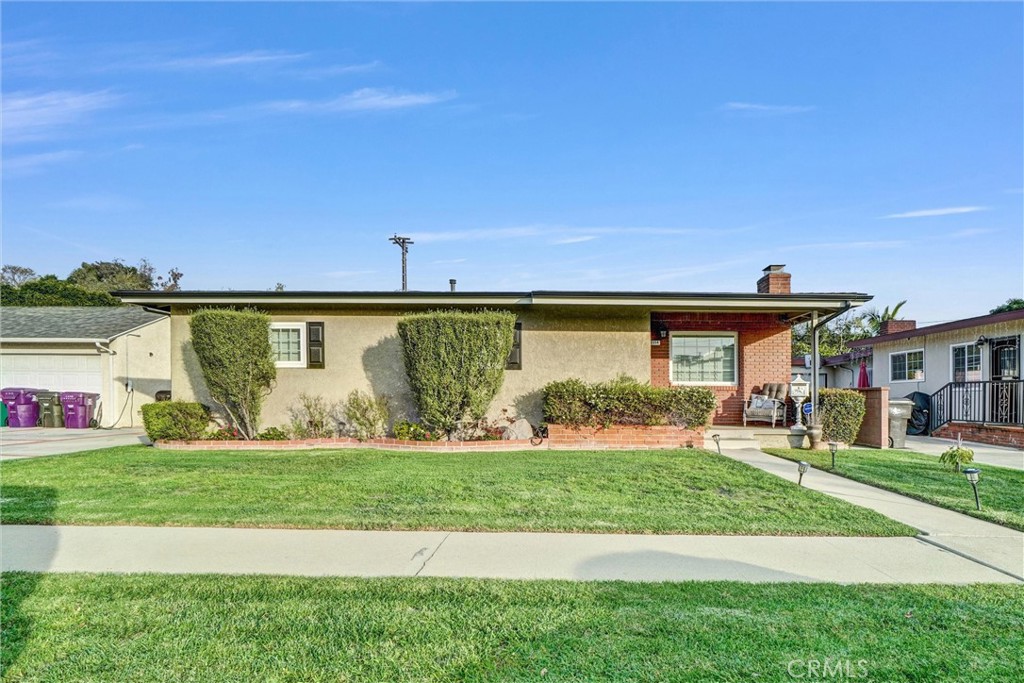 MLS #OC25269732 image #1