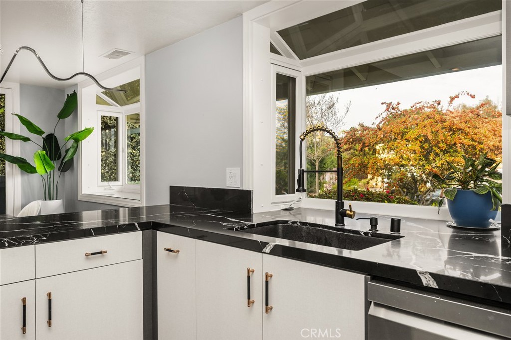 MLS #OC25269763 image #11