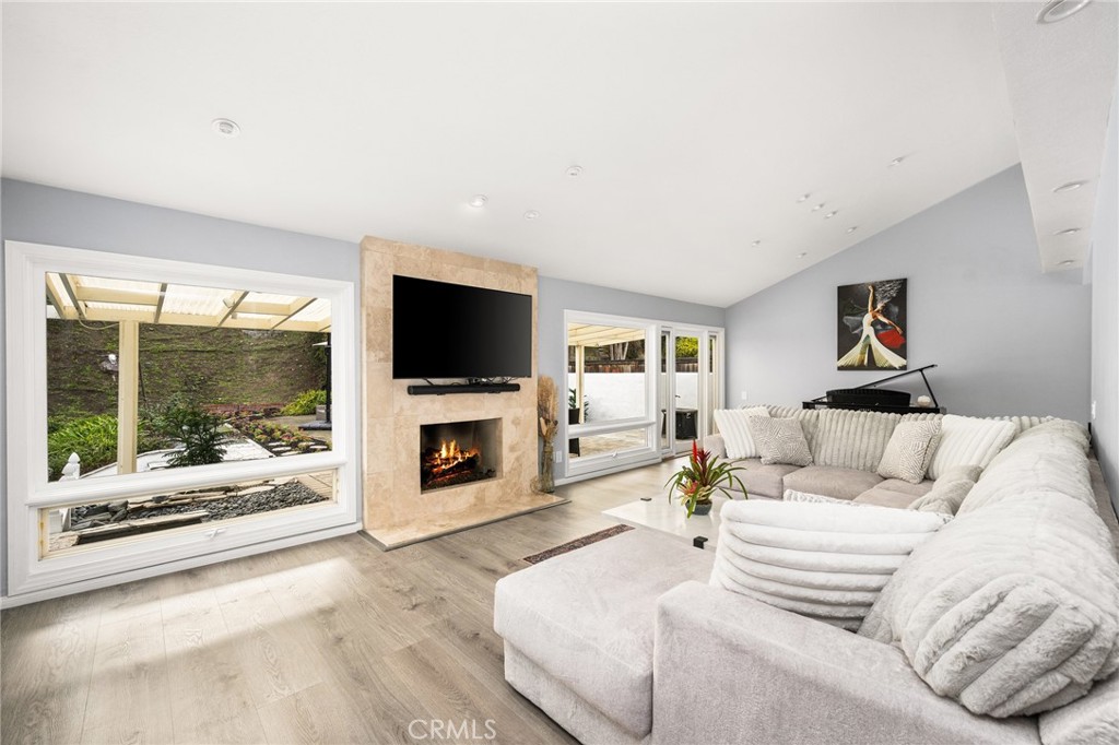 MLS #OC25269763 image #2