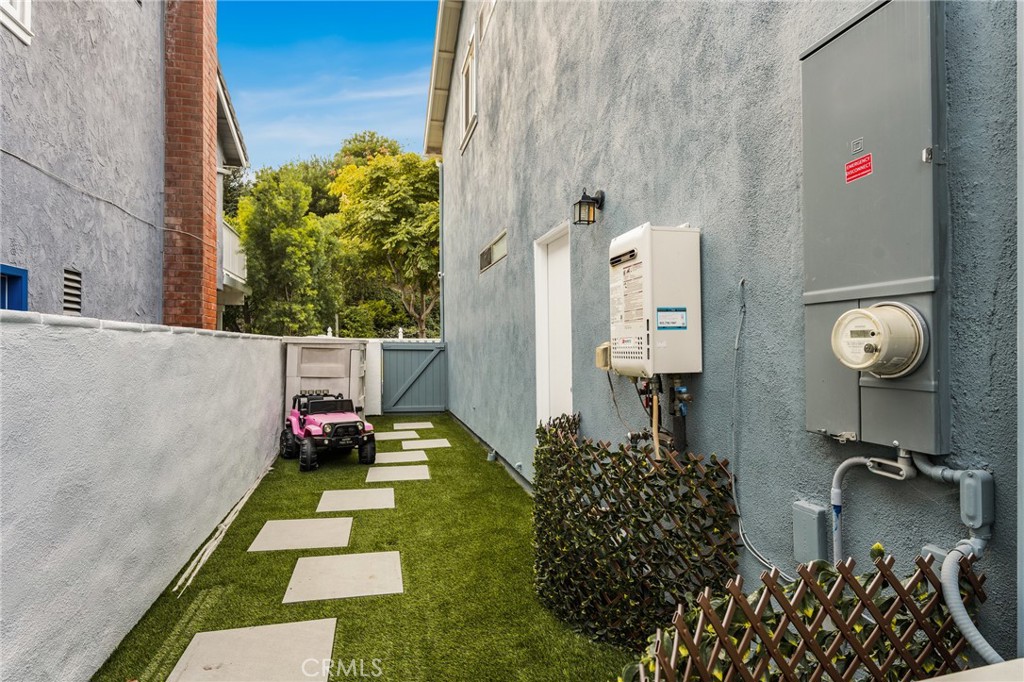 MLS #OC25269763 image #40