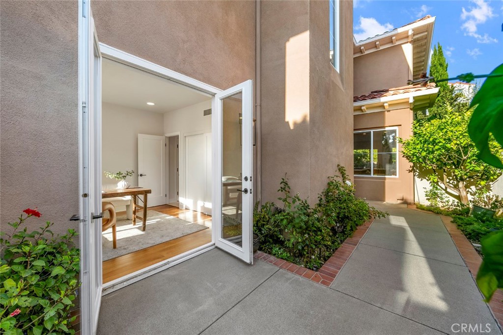 MLS #OC25269787 image #2