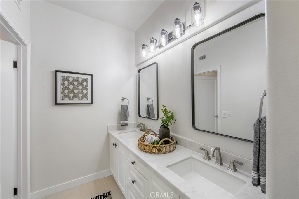 MLS #OC25269787 image #37