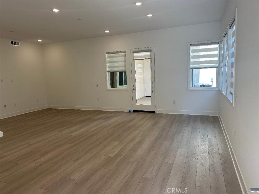 MLS #OC25269852 image #1