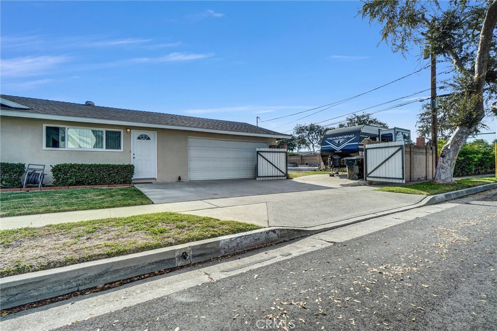 MLS #OC25269912 image #5