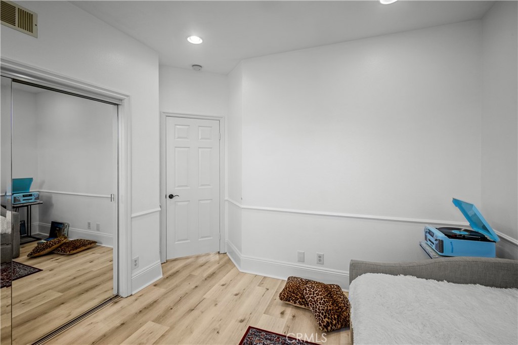 MLS #OC25269925 image #32