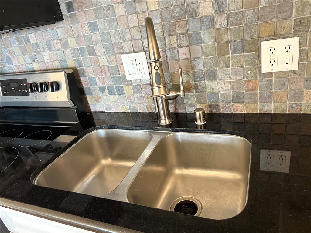 MLS #OC25269953 image #3