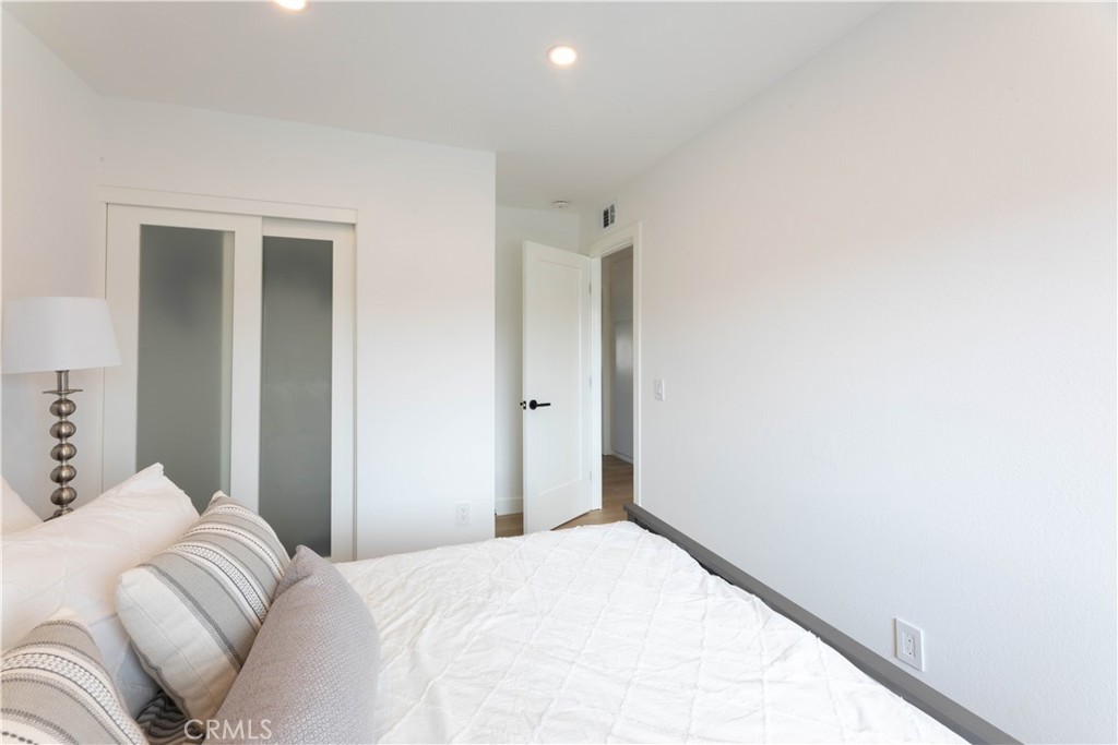 MLS #OC25270007 image #15