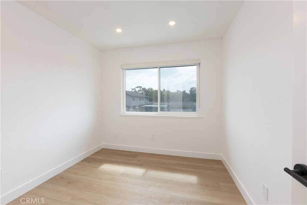 MLS #OC25270007 image #17