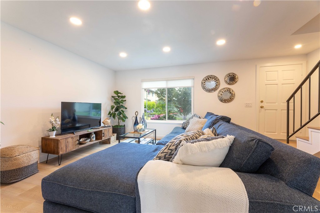 MLS #OC25270007 image #4