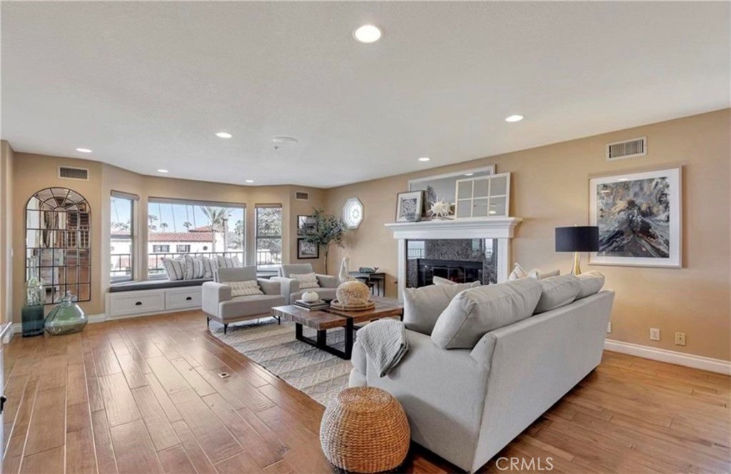 MLS #OC25270064 image #2