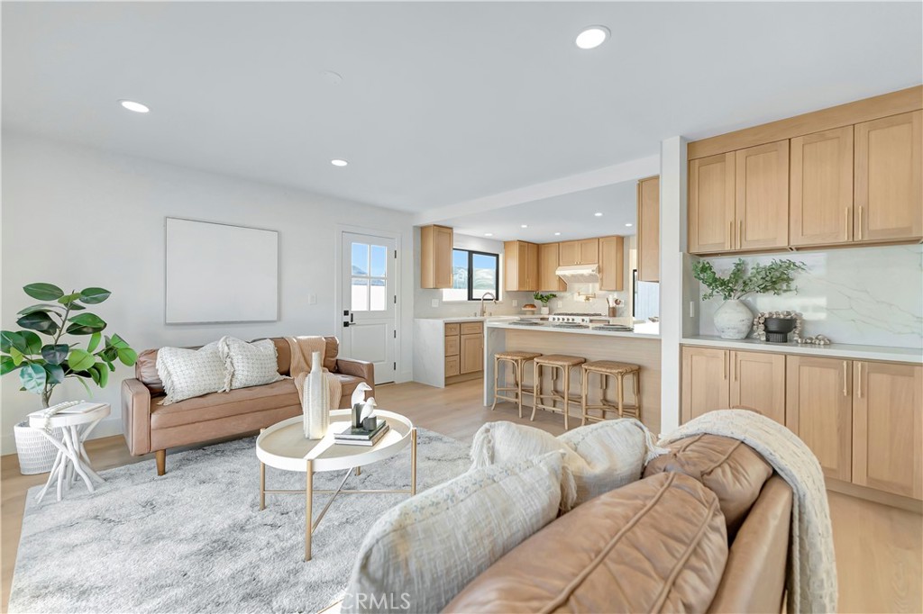 MLS #OC25270084 image #1