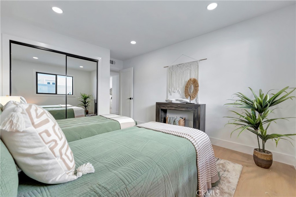 MLS #OC25270084 image #24