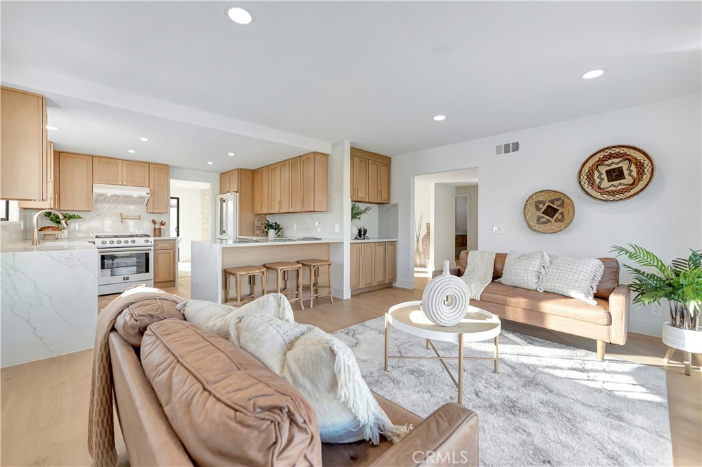 MLS #OC25270084 image #3