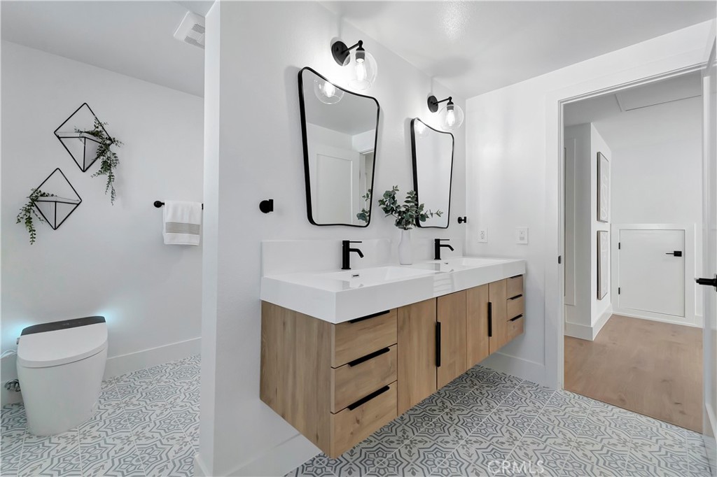 MLS #OC25270084 image #35