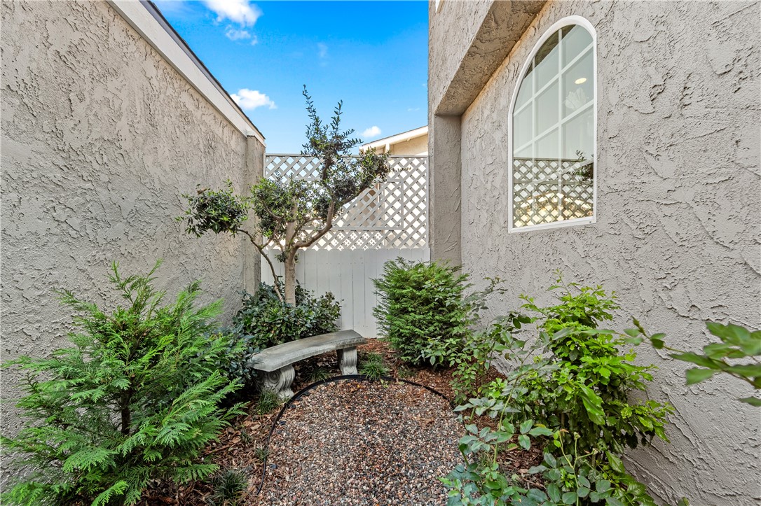 MLS #OC25270087 image #2