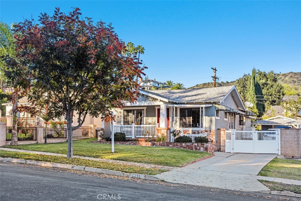 MLS #OC25270104 image #1