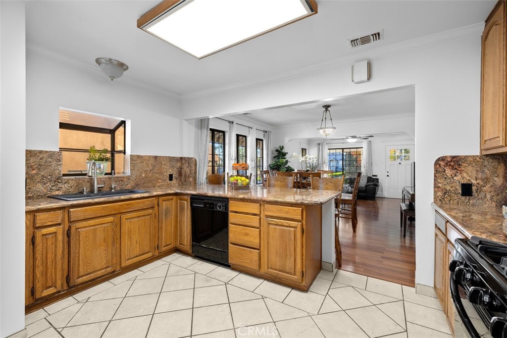 MLS #OC25270104 image #11