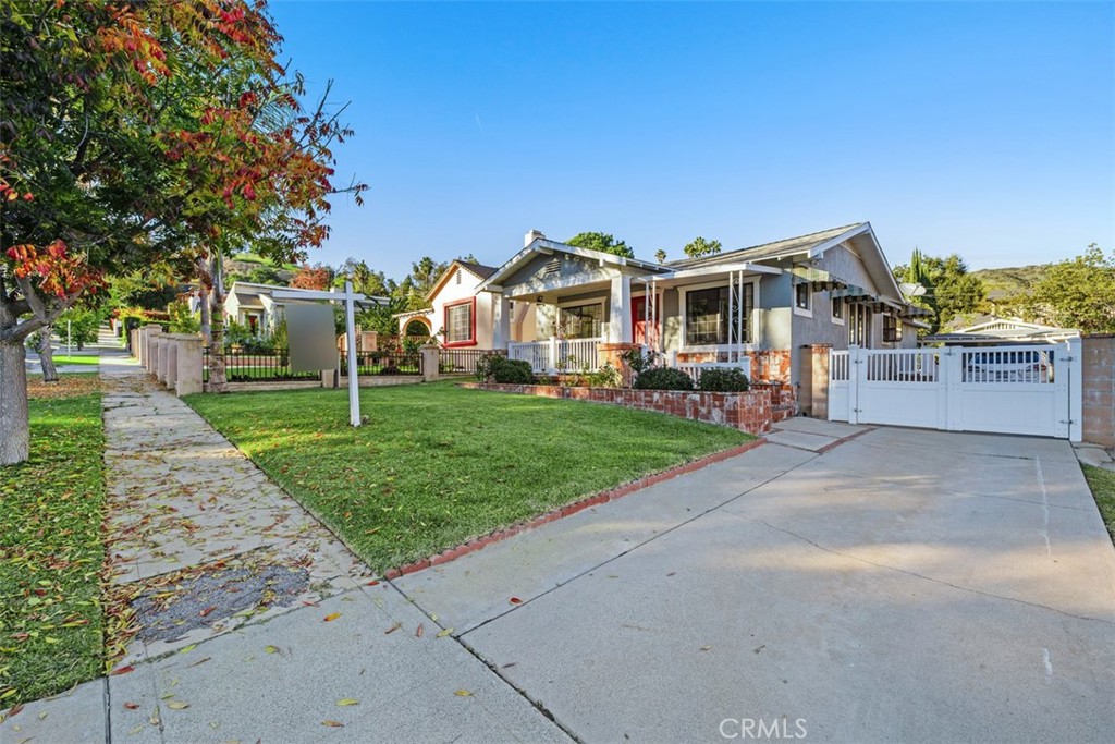 MLS #OC25270104 image #2