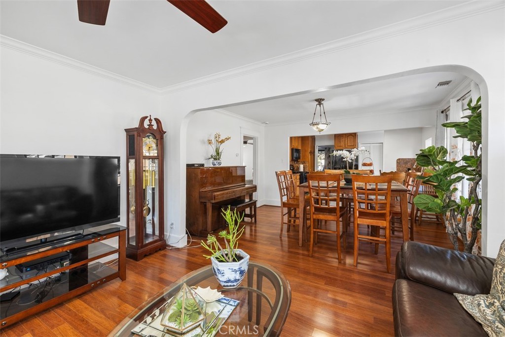 MLS #OC25270104 image #4