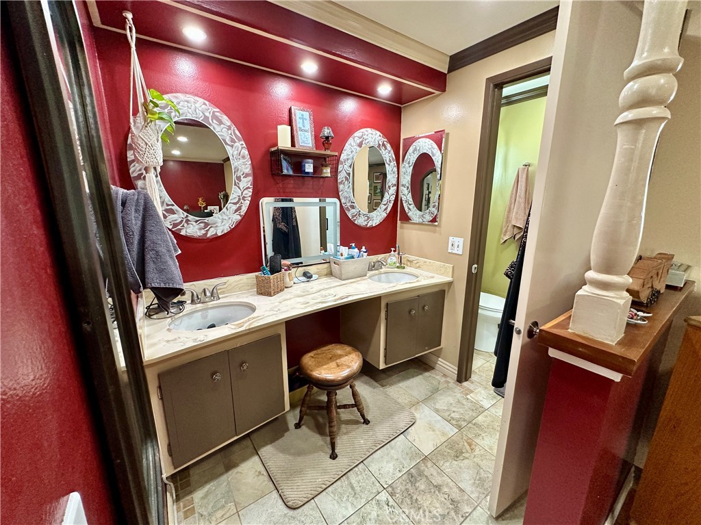 MLS #OC25270143 image #32