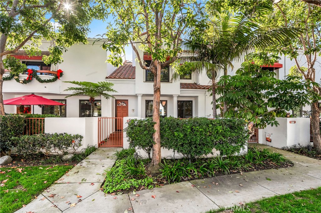 MLS #OC25270158 image #0