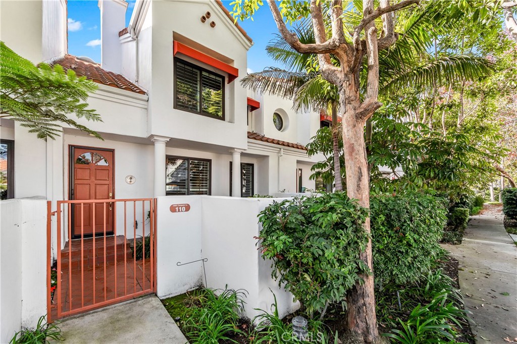 MLS #OC25270158 image #1