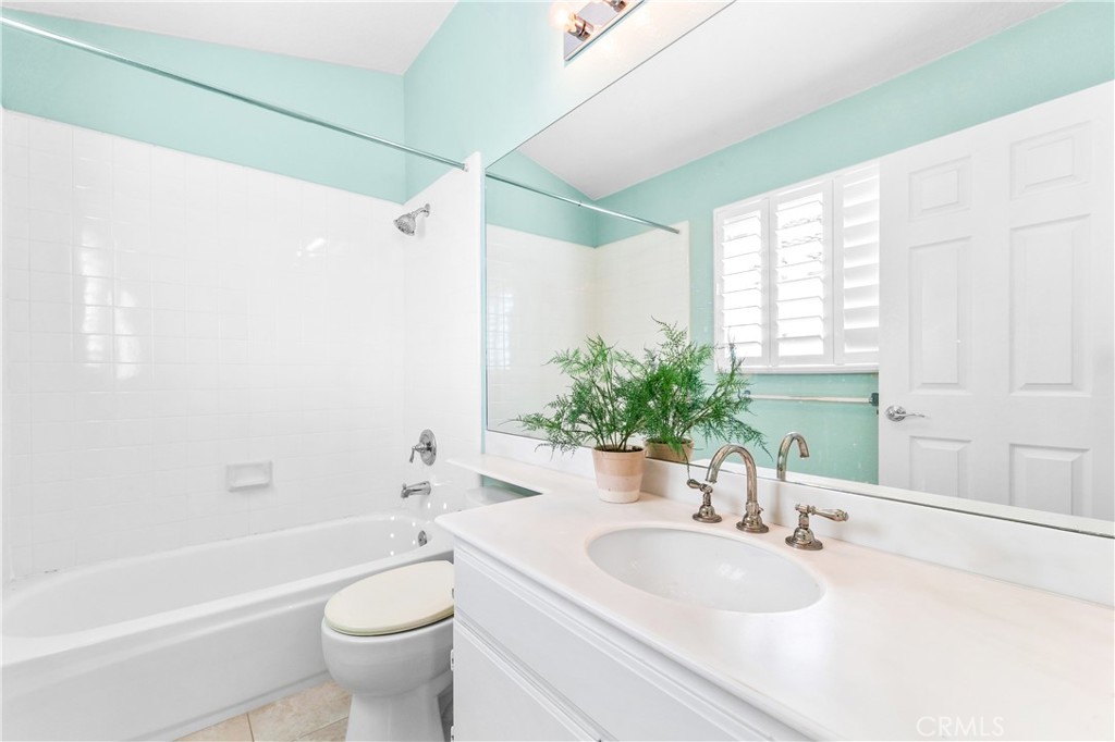 MLS #OC25270158 image #39