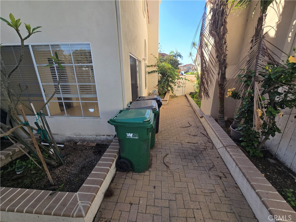 MLS #OC25270167 image #28