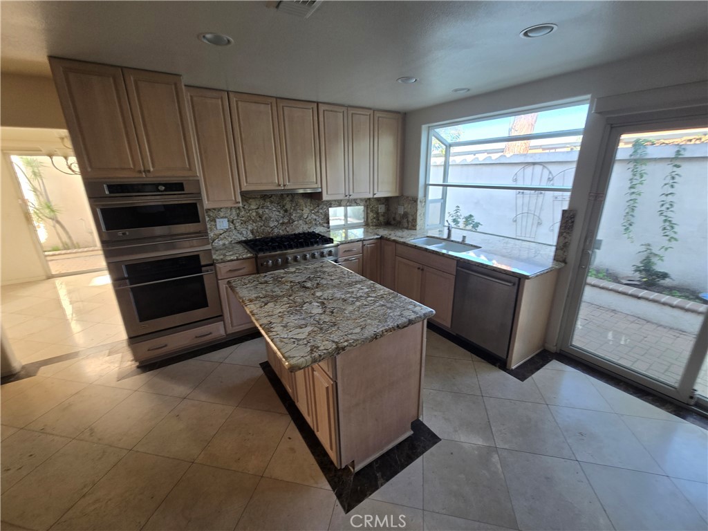 MLS #OC25270167 image #5