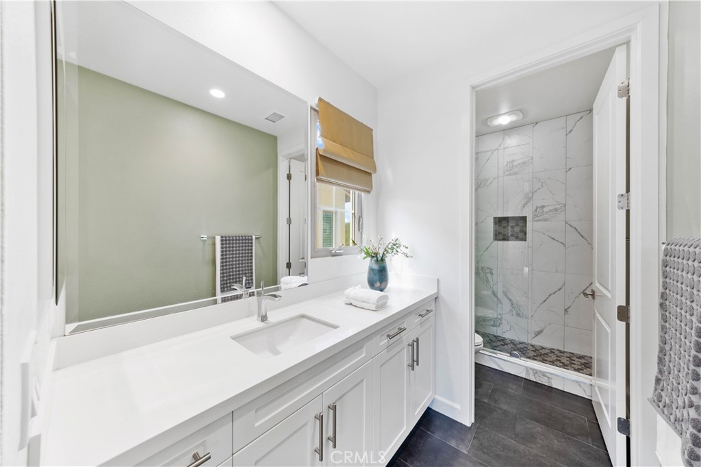 MLS #OC25270200 image #17