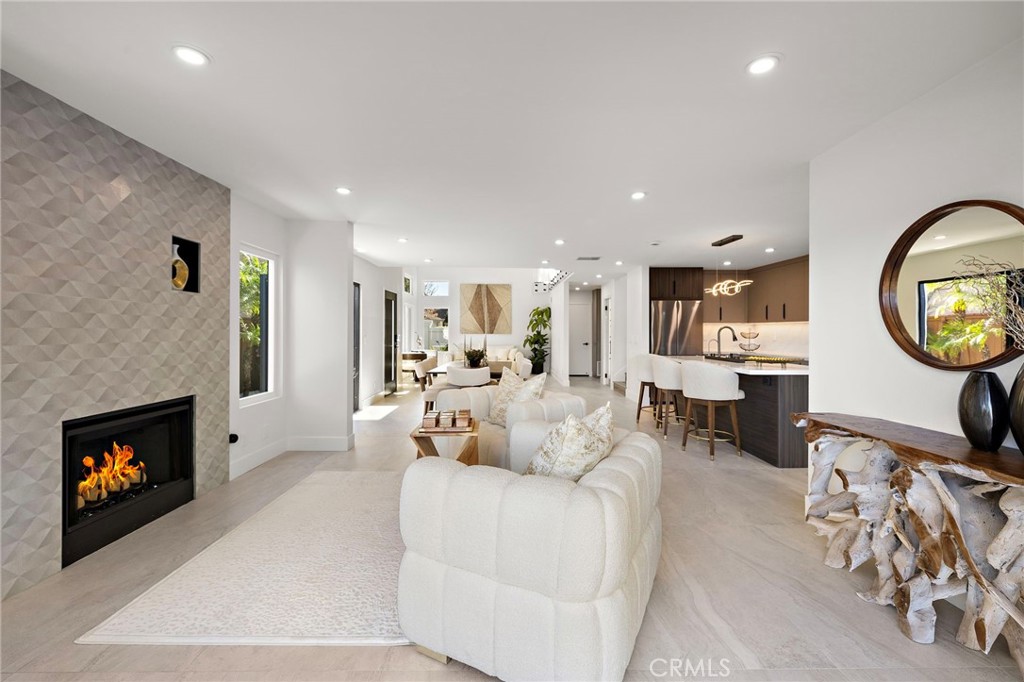 MLS #OC25270206 image #3